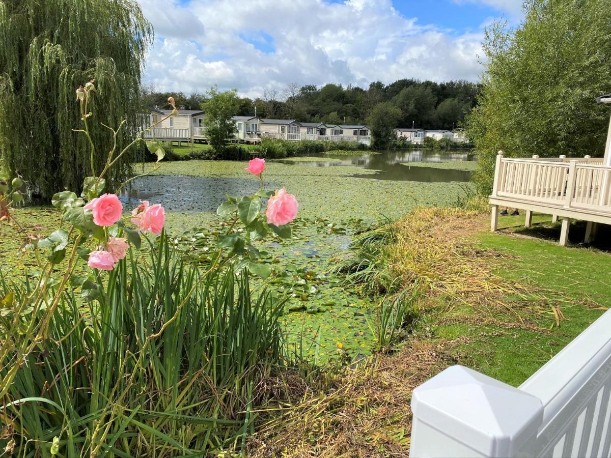 Villa Lilly Pad à South Cerney Extérieur photo