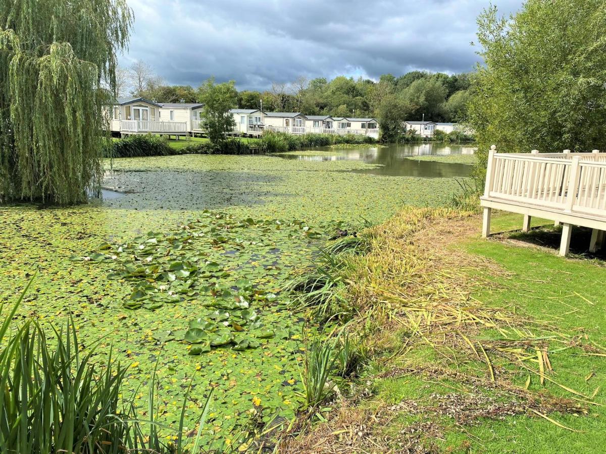 Villa Lilly Pad à South Cerney Extérieur photo